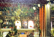 Khám Phá Những Góc Check-In Noel Đẹp Lung Linh Tại Tiano Cafe – Bình Dương