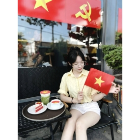 Tầng trệt cạnh cửa kính Tiano