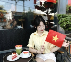 Tầng trệt cạnh cửa kính Tiano