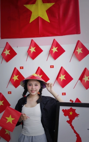 THUỲ TRANG